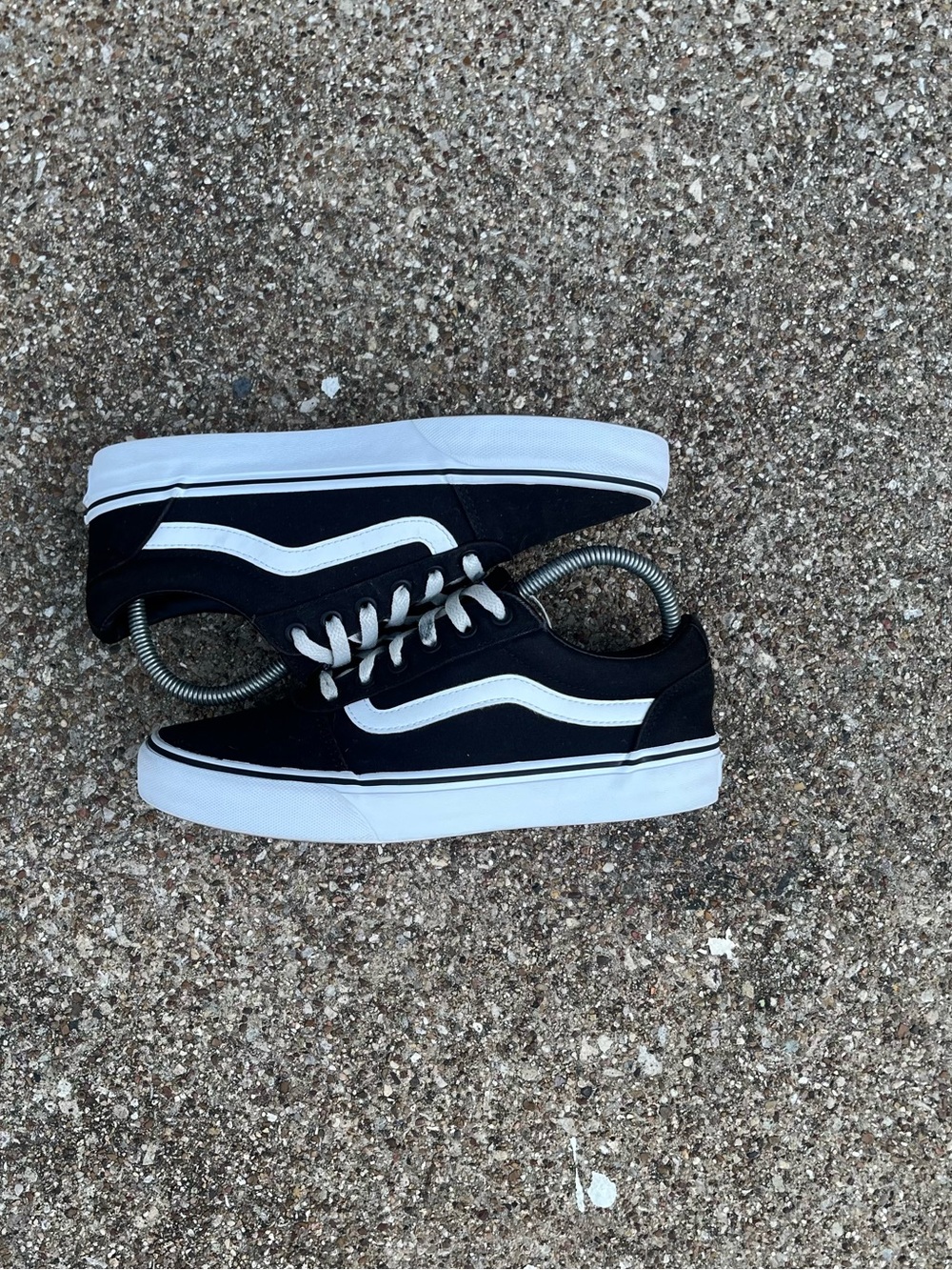 Vans Old Skool Black White Low Top Sneakers Women’s 9 VN000D3HY28